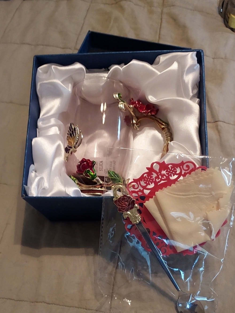 Beautiful Tall Teacup/Coffee Cup  Never Used. Great Gift